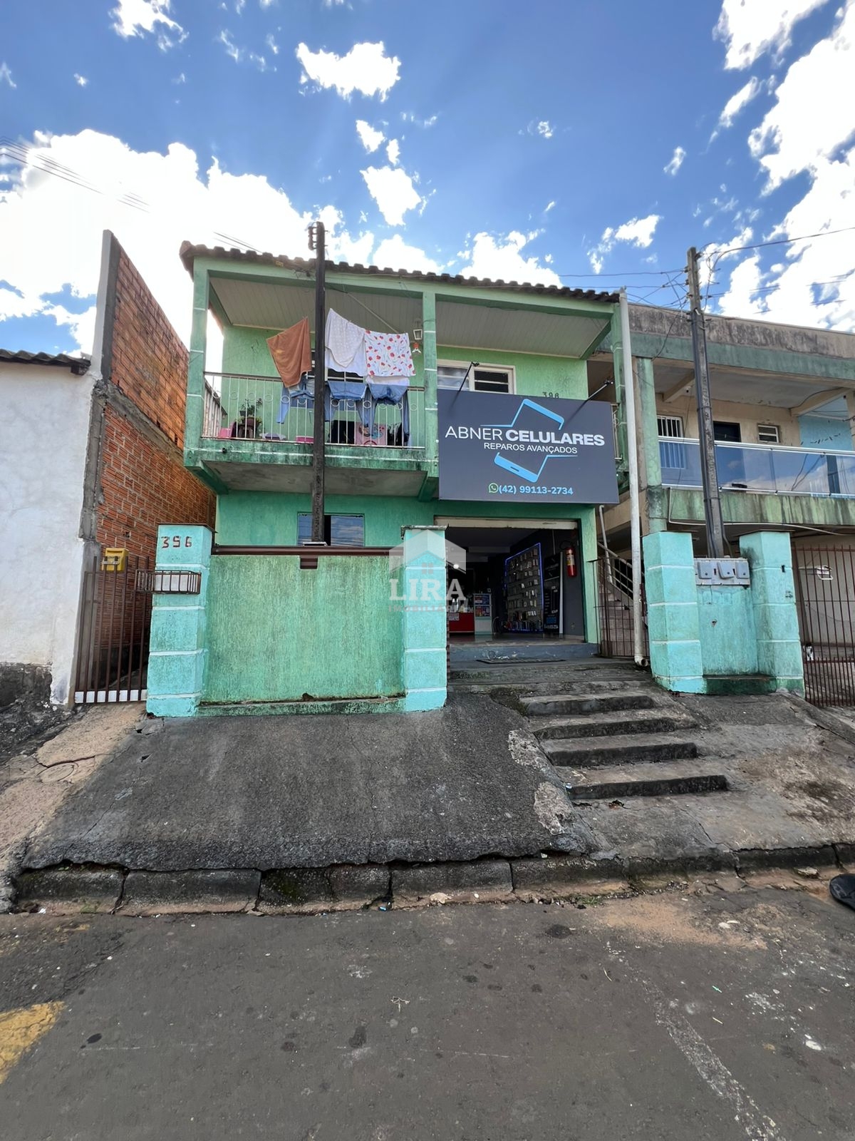 Apartamento + sala comercial